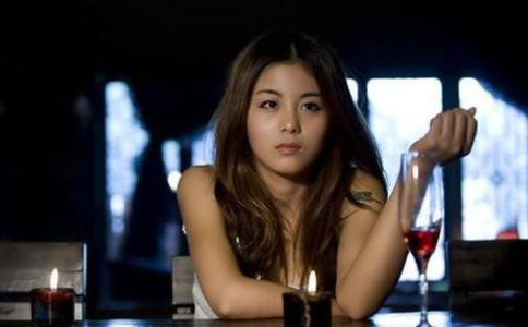 AB型血參加前任婚禮攻略,只能用酒精麻醉自己