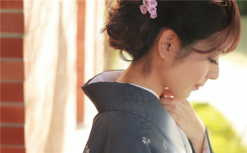 <b>八字學為愛情不顧壹切的女人</b>