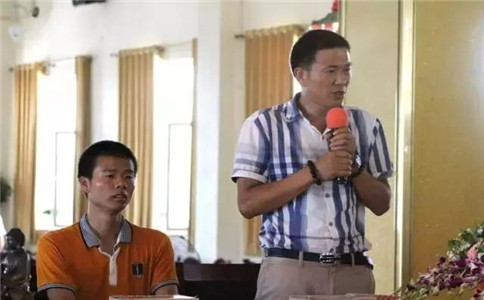 賣了六年大閘蟹,兒子卻精神分裂,動作、行為