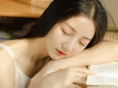 夢見自己在雨中哭