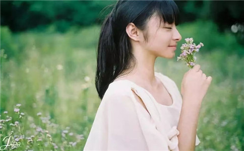 <b>塔羅占蔔妳在他眼裏是不是壹個魔女</b>