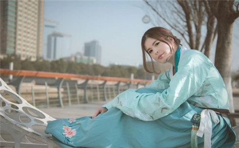 塔羅丨明年妳會被幾個人追求?