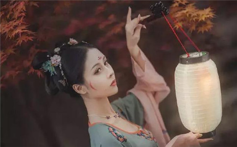 塔羅占蔔 妳的錢財需要防著誰