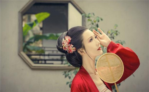 塔羅牌測試:妳最近3個月內的感情走勢