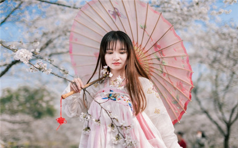塔羅牌測試:30天內,哪個生肖最旺妳