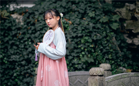 塔羅占蔔 妳出軌會被女友抓包到嗎