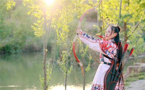 塔羅占蔔 妳能做到置身花叢卻片葉不沾身嗎