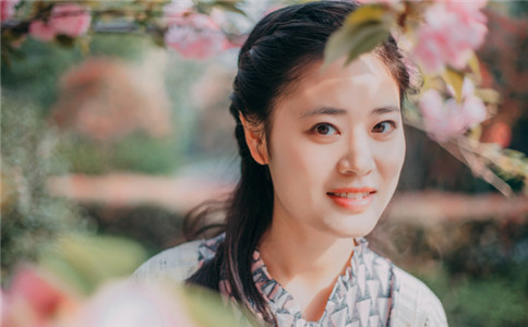 塔羅占蔔 妳會被無感的異性死纏爛打嗎