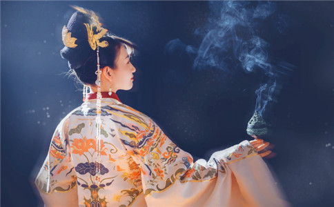 塔羅占蔔 最適合妳的愛情是什麽樣的
