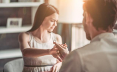 女友說分手後挽回該如何做 眾多的挽回方式中 你可以選擇這一種 