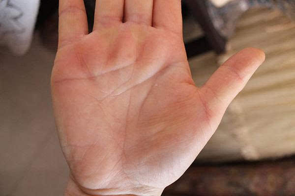 手相这种东西可信吗 生命线只有一半就没了